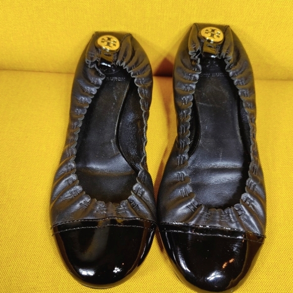 Tory Burch Abbey Ballet Black Patent Cap Toe Leather Slip On Flat Women's Size 8 - Picture 1 of 8